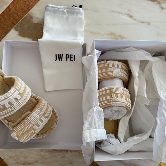 JW PEI Terry Lexi Slide Oat Milk- size 8 - Picture 7 of 9